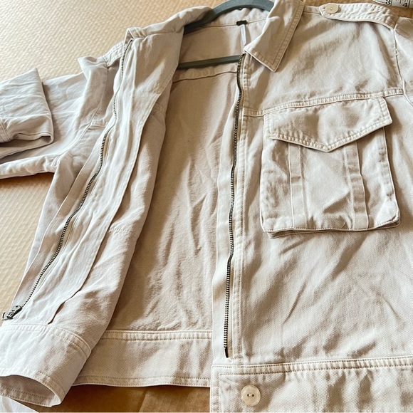 YFB Young Fabulous & Broke Beige Flap pocket Crop jacket, tencell blend, L NWOT - Picture 6 of 14